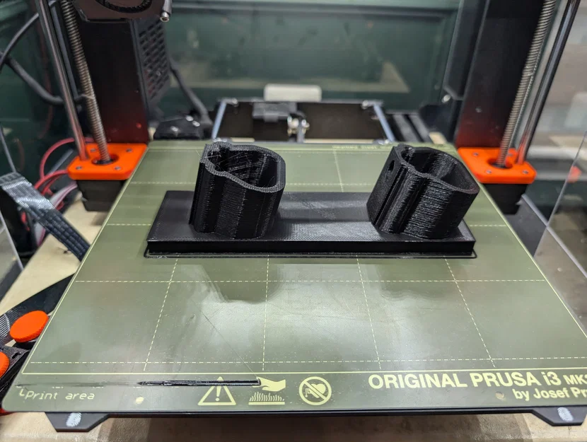 Giá đỡ pin Milwaukee M12 tham số (parametric) – ẩn lỗ bắt vít - Image 1