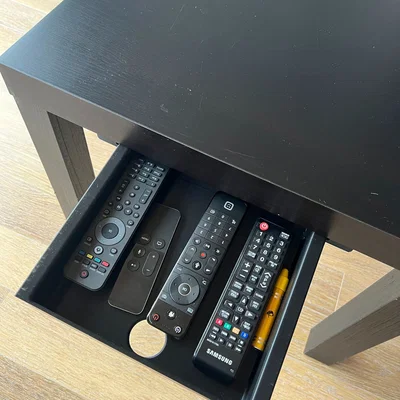 Khay giữ remote gắn dưới bàn cà phê