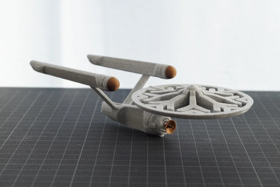 Snowship Enterprise – Ornament mùa đông phong cách USS Enterprise - Image 1