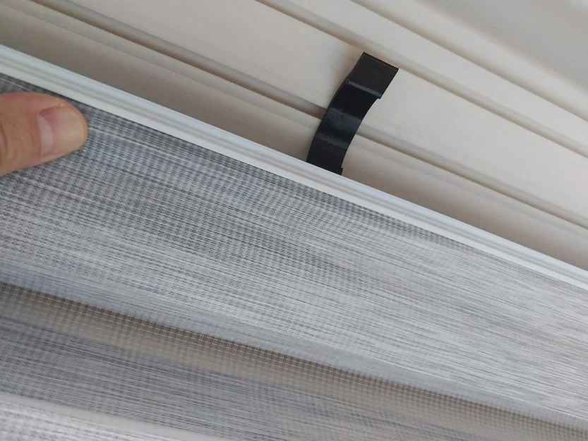 Phụ kiện gắn rèm cuốn cho ray rèm thường (adaptor bracket/curtain track holder) - Image 3