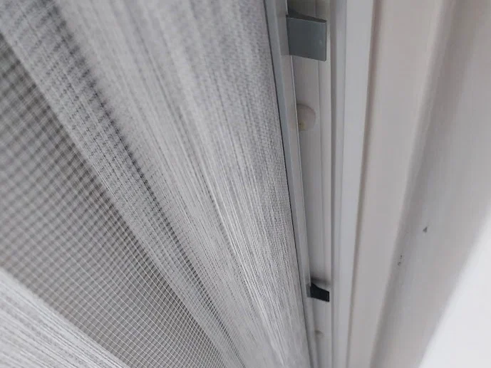 Phụ kiện gắn rèm cuốn cho ray rèm thường (adaptor bracket/curtain track holder) - Image 4