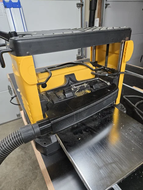 Ống thoát bụi (Dust Chute) cho máy bào Dewalt DW733 - Image 1