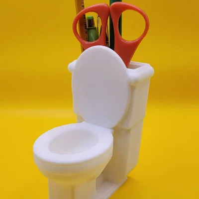 Ống cắm bút hình bồn cầu (Toilet Pencil Cup) độc lạ cho bàn làm việc
