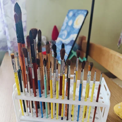 Giá để cọ vẽ (Artist’s Brush Stand)