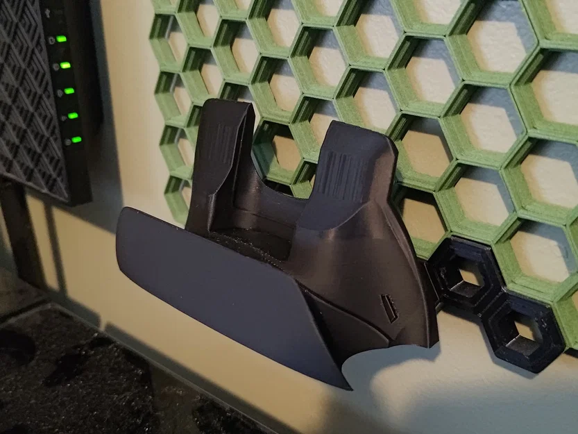 Giá treo tay cầm Xbox 360 gắn tường Honeycomb Wall - Image 2