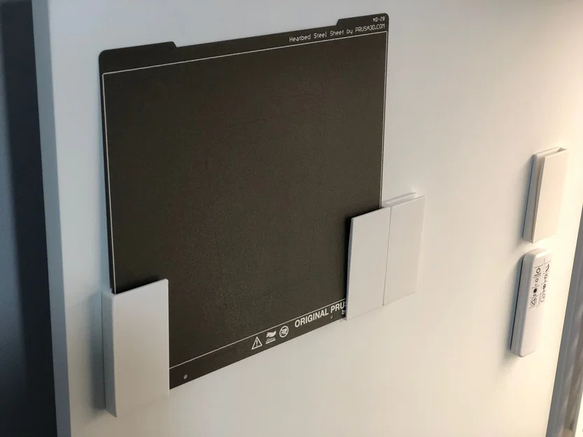 Giá treo tấm nền in 3D (Print Bed Holder) gọn gàng trên tường - Image 1