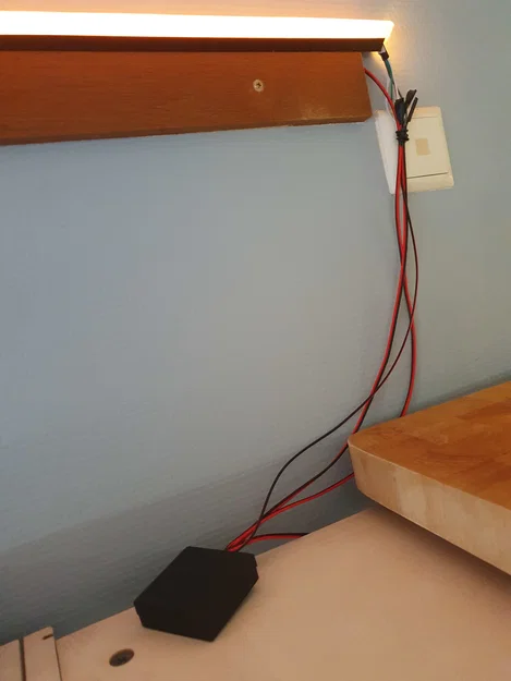 Vỏ ESP32 kèm đầu nối dây (wire connectors) - Image 2