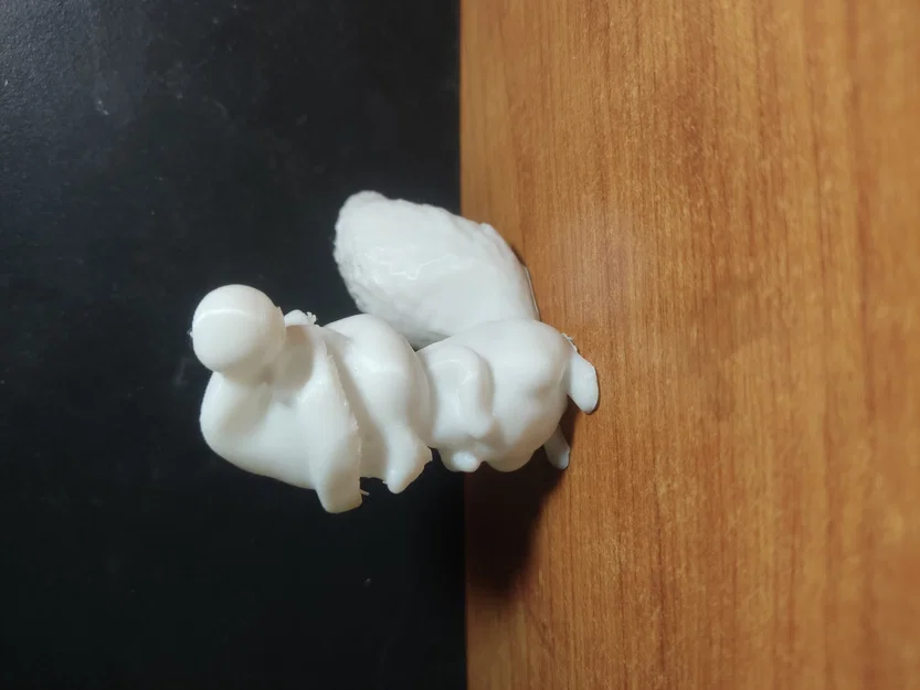 Mô hình chú sóc đội mũ Giáng Sinh đáng yêu (Christmas Squirrel) - Image 2