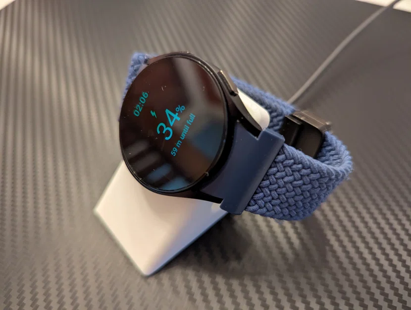 Đế sạc để bàn 3D cho Samsung Galaxy Watch - Image 1