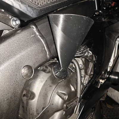 Phễu châm dầu xe máy vặn ren (print-in-place) – dùng cho YZF-R6