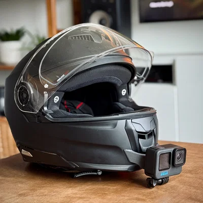 Ngàm gắn GoPro ở cằm nón bảo hiểm Schuberth S3