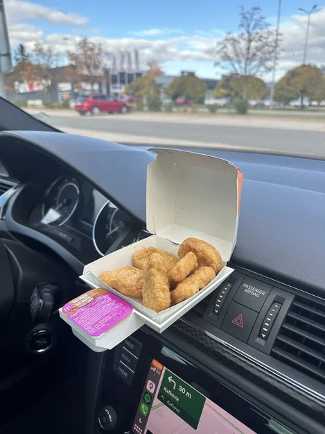 Giá đỡ hộp McDonald's và sốt gắn khe gió ô tô - Image 1