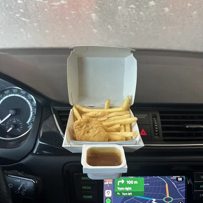 Giá đỡ hộp McDonald's và sốt gắn khe gió ô tô