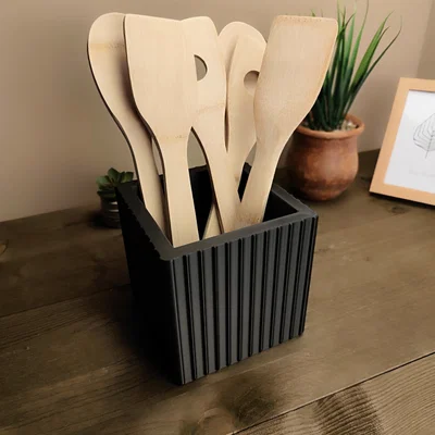 Thiết kế Ống Đựng Dụng Cụ Bếp “Just a Square”