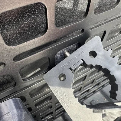 Đai ốc MOLLE Nut tự in cho bảng gắn Builtright cực tiện lợi