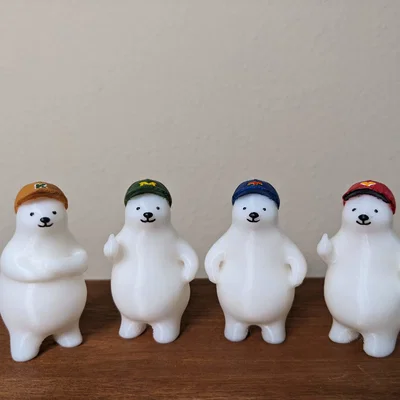 Mô hình gấu Bắc Cực đội mũ lưỡi trai KUMATY - In 3D siêu cute