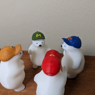 Mô hình gấu Bắc Cực đội mũ lưỡi trai KUMATY - In 3D siêu cute