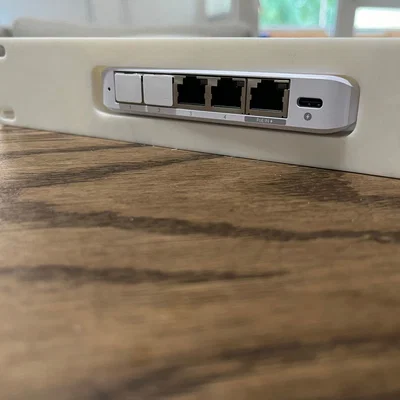 Giá đỡ rack 19-inch modular cho Ubiquiti Unifi USW-Flex-Mini 2.5G 5