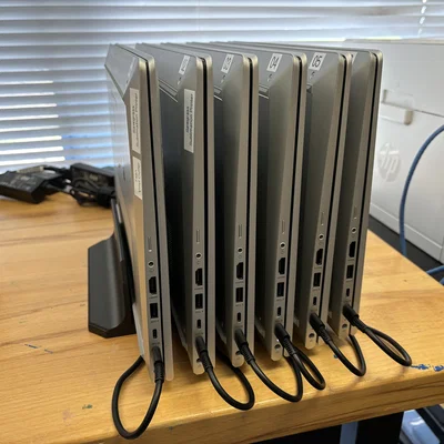 Kệ Dựng Laptop Dọc (6 Laptop)