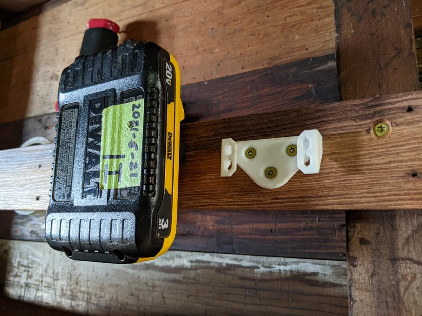 Giá treo pin DeWalt (DeWalt Battery Bracket) - Image 3