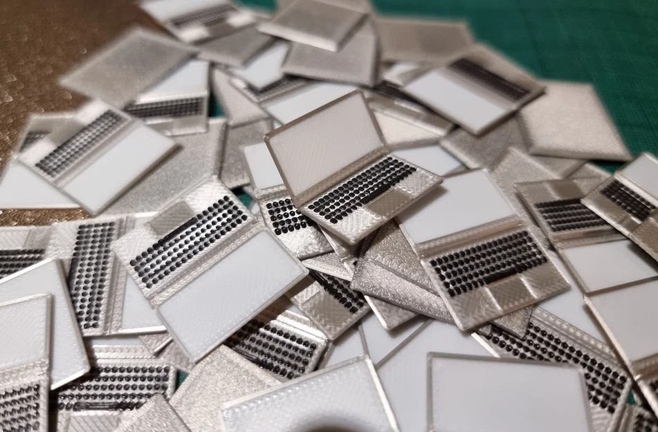 PC Laptop tỉ lệ 1/18 - Image 1