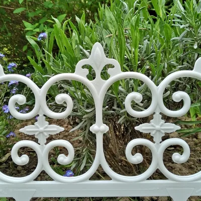Hàng rào trang trí cho vườn (Decorative Garden Fence)