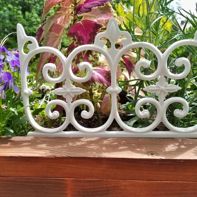 Hàng rào trang trí cho vườn (Decorative Garden Fence)