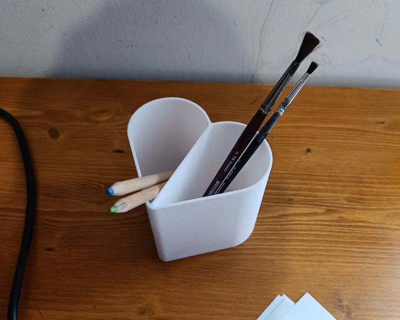 Ly hình trái tim đựng cọ trang điểm/bút chì - Image 2