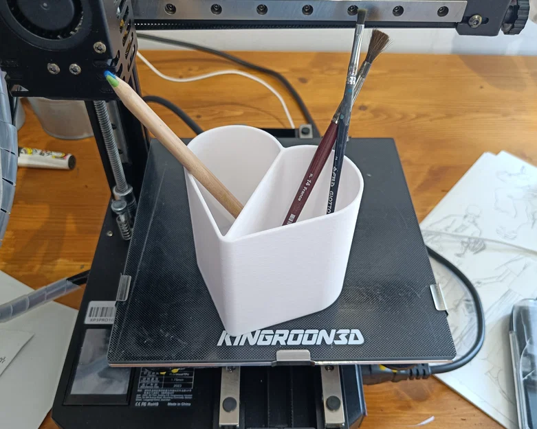 Ly hình trái tim đựng cọ trang điểm/bút chì - Image 3