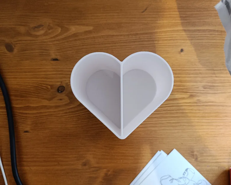 Ly hình trái tim đựng cọ trang điểm/bút chì - Image 4