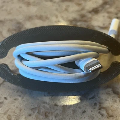 The Cable Wrangler (Dụng cụ sắp xếp cáp/dây)