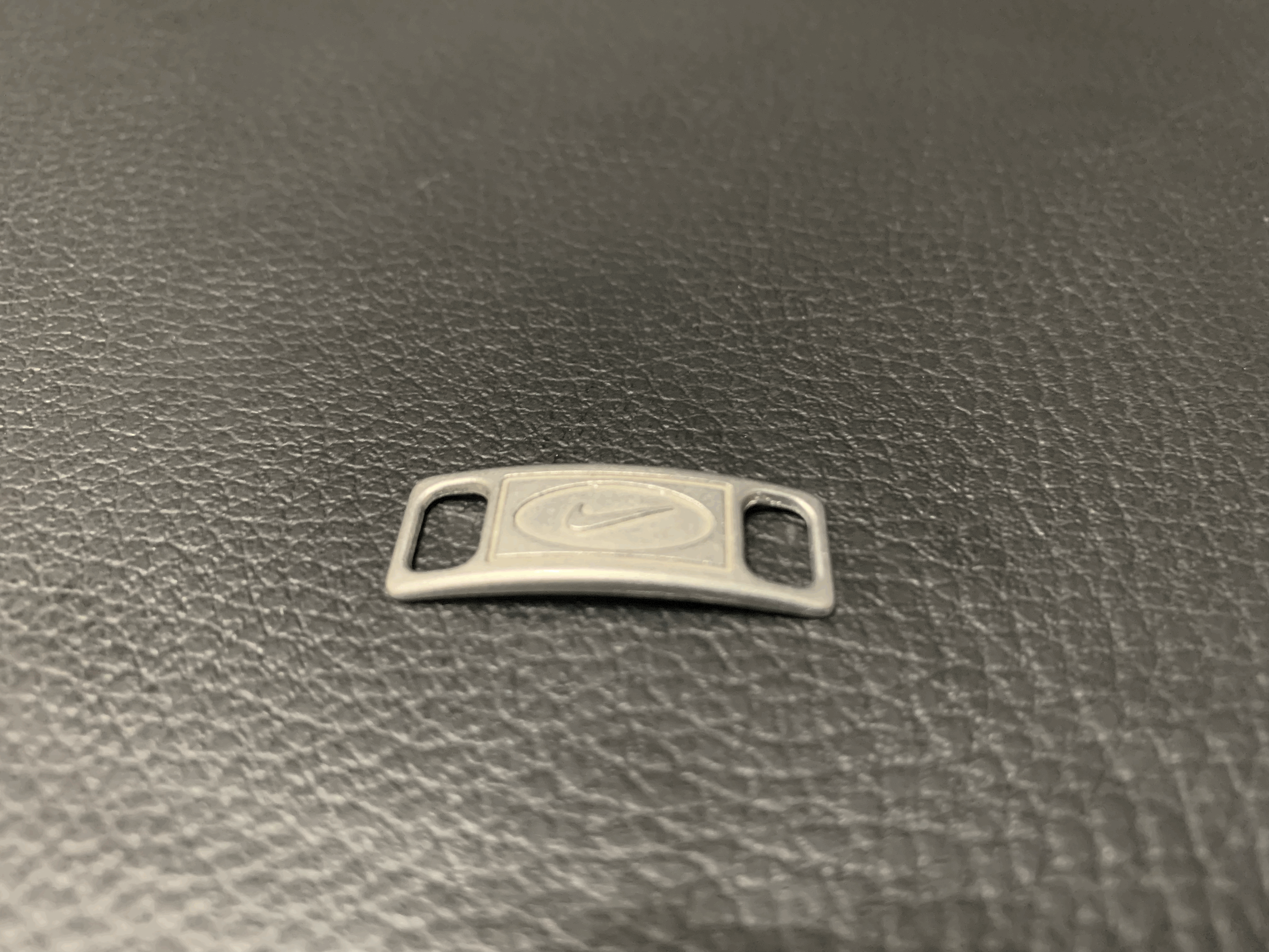 Khóa dây giày Nike (Nike shoelace lock) - Image 1