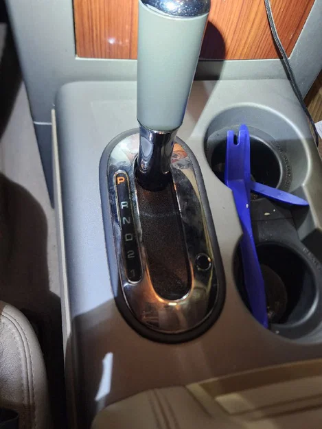 Thay dust cover boot/plate cần số Ford F-150 2004–2008 - Image 2