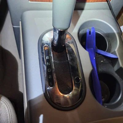 Thay dust cover boot/plate cần số Ford F-150 2004–2008