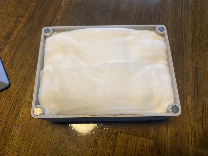 Hộp đựng khăn ướt em bé gắn nam châm (Magnetic Baby Wipes Containter) - Image 3