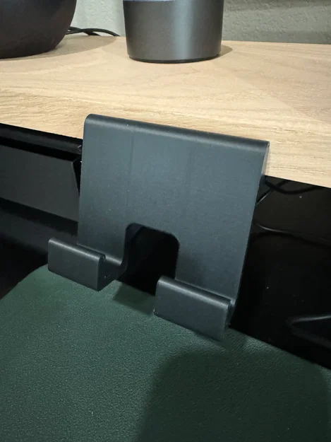 Kệ để điện thoại/máy tính bảng gắn kệ bàn (Command Strip/Keo dán) - Image 1