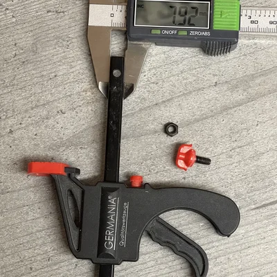 Zwingenfuß – Chân kẹp cho ray C-profile trên Führungsschiene