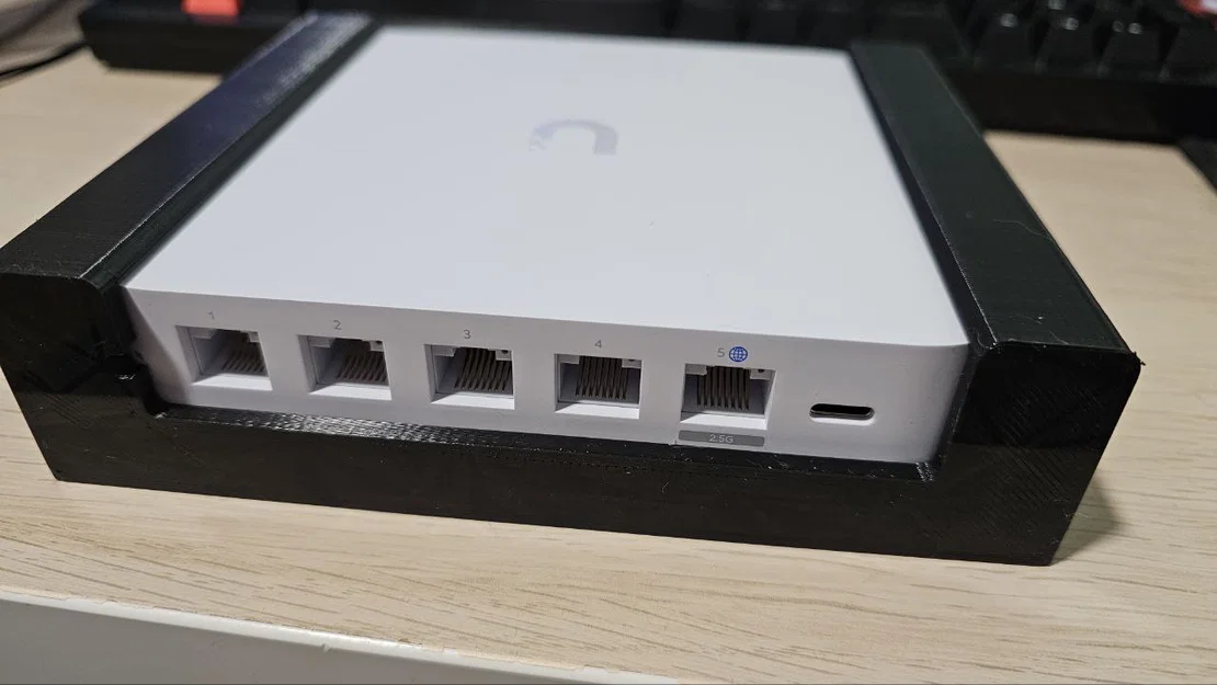 Giá treo tường Ubiquiti UCG-Ultra/UXG-Max | UCG Ultra | UXG Max | UCG Max - Image 4