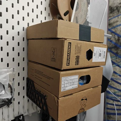 Kệ Ikea Skadis cho hộp filament (xếp chồng, hoạ tiết lục giác)