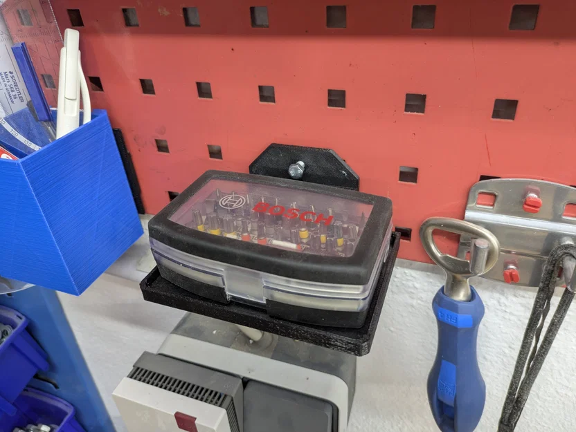 Giá/holder cho pegboard lỗ vuông (Lochwand Halterungen – quadratische Lochung) - Image 1