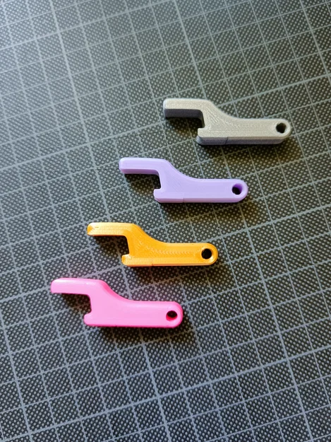 Mini Key Chain Bottle Opener PLA – Đồ mở nắp chai mini gắn móc khóa - Image 3