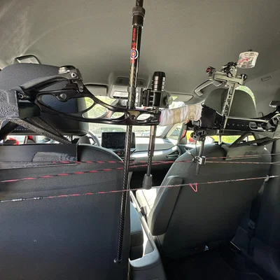 Giá treo cung tên 3D gắn tựa đầu xe hơi cực kỳ chắc chắn