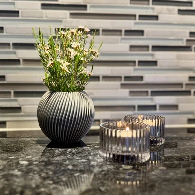 Bình hoa gân phong cách Scandinavian (Scandinavian-Inspired Ribbed Vase)