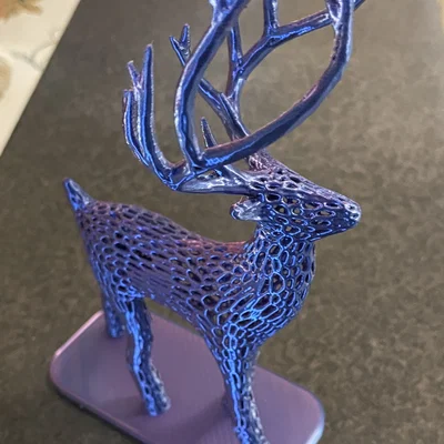 Hươu Voronoi trang trí kèm đế (Baseplate)