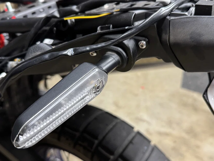 Pat gắn xi-nhan sau cho Yamaha Tenere 700 - Image 4