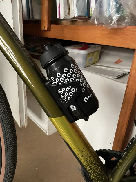 Giá đỡ bình xe đạp có khe giấu AirTag (hidden slot) - Image 2