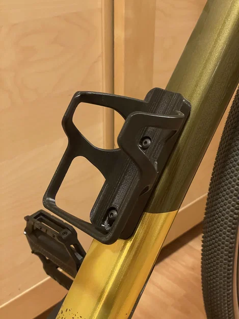 Giá đỡ bình xe đạp có khe giấu AirTag (hidden slot) - Image 3