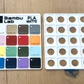 Tấm trưng bày swatch filament Bambu Lab có nhãn (Bambu Lab Filament Swatch Labeled Display Plates) - Thumbnail 2