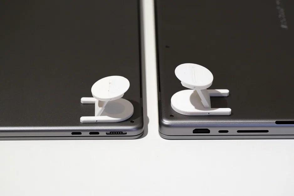 Chân đỡ gập siêu mỏng cho laptop MacBook Air - Image 2