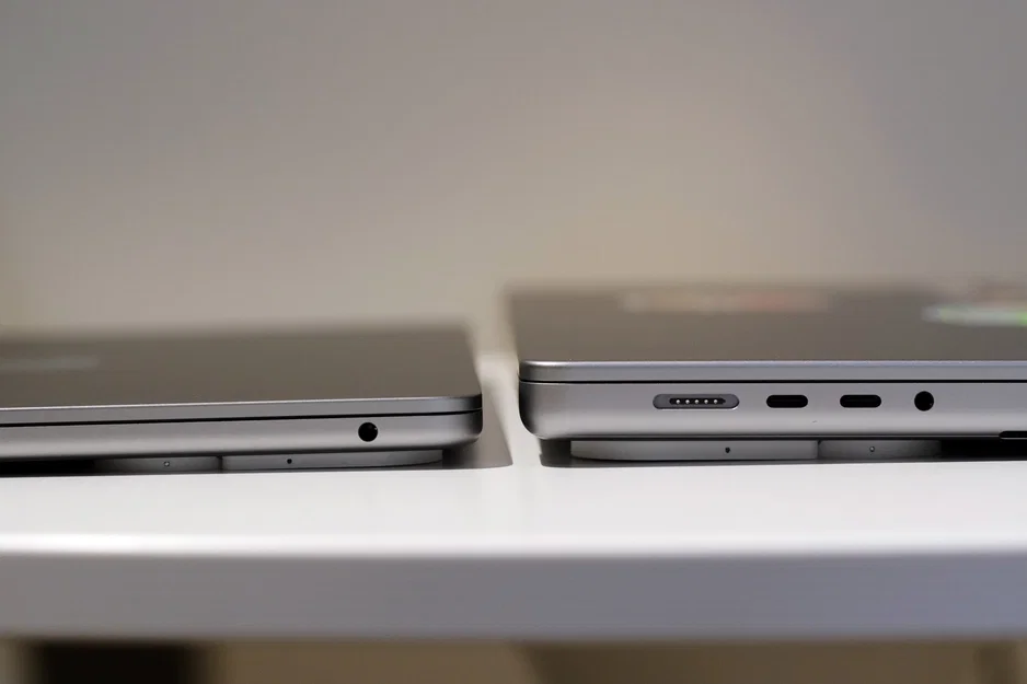 Chân đỡ gập siêu mỏng cho laptop MacBook Air - Image 4